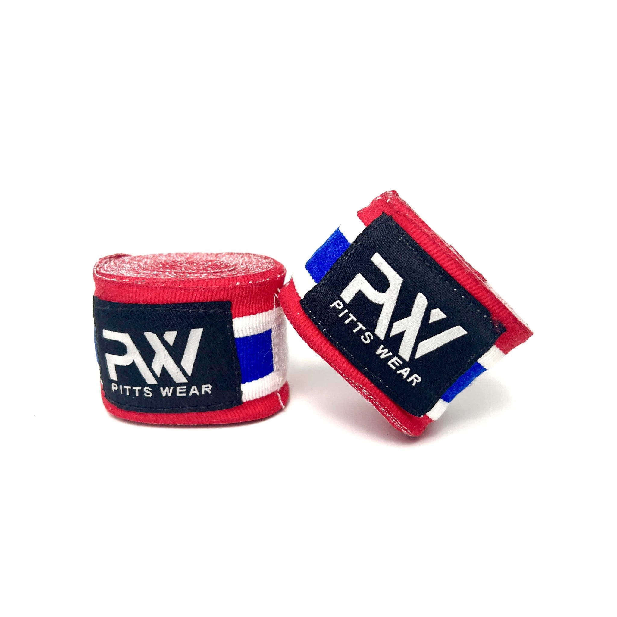 Ein Paar rot-blau-weiße Boxbandagen von PittsWear.
