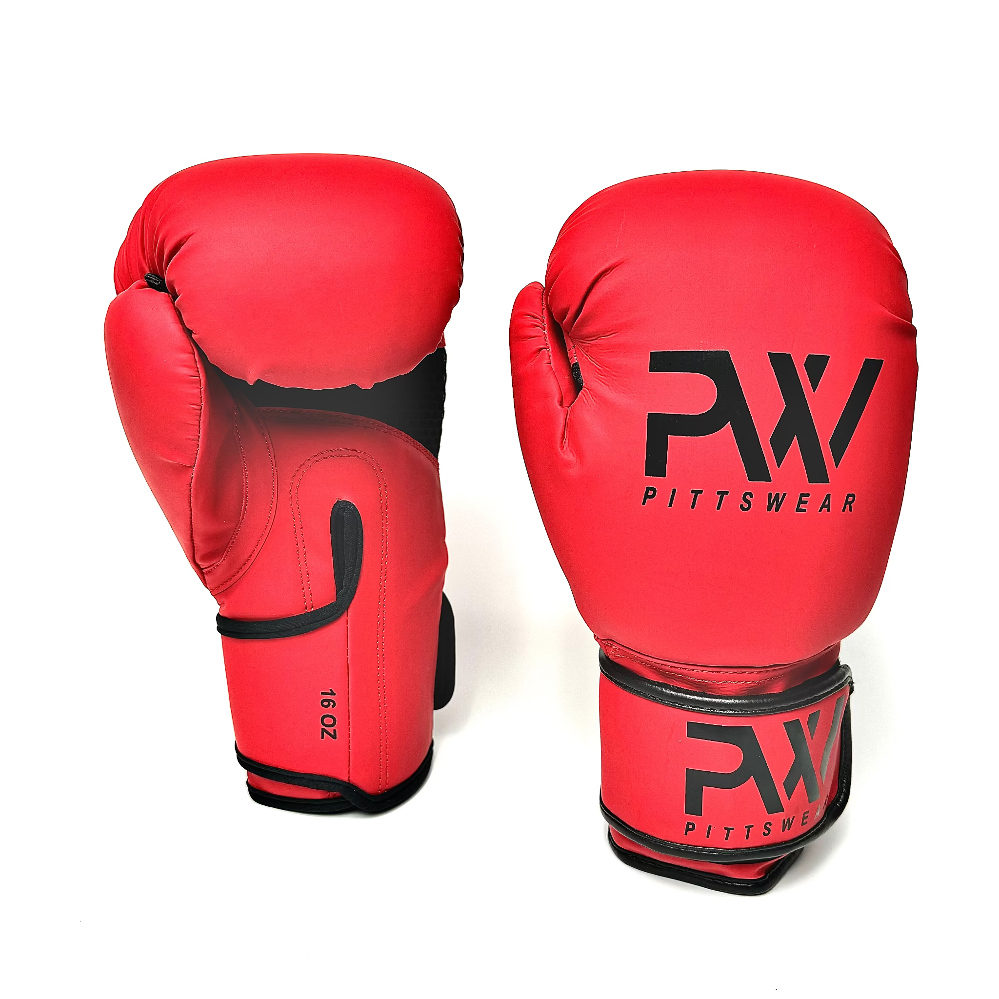 Rote Boxhandschuhe: Ein Paar rote PittsWear 16-Unzen-Boxhandschuhe.